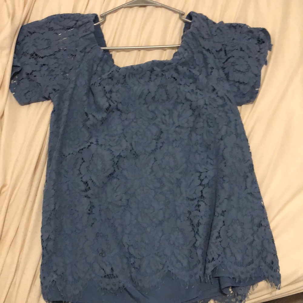 Blue laces off the shoulders
